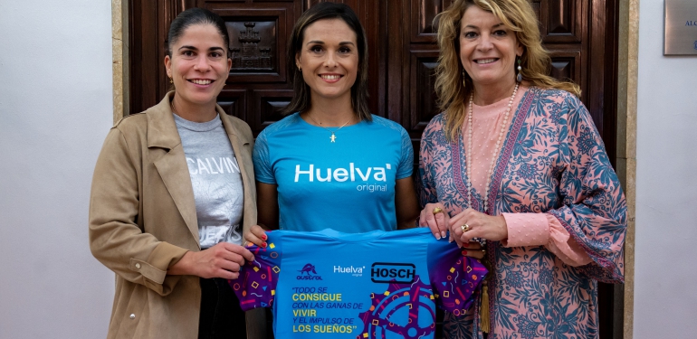 El Ayuntamiento muestra su compromiso con la triatleta onubense Carmen González, que lucha por competir en los Juegos Paralímpic